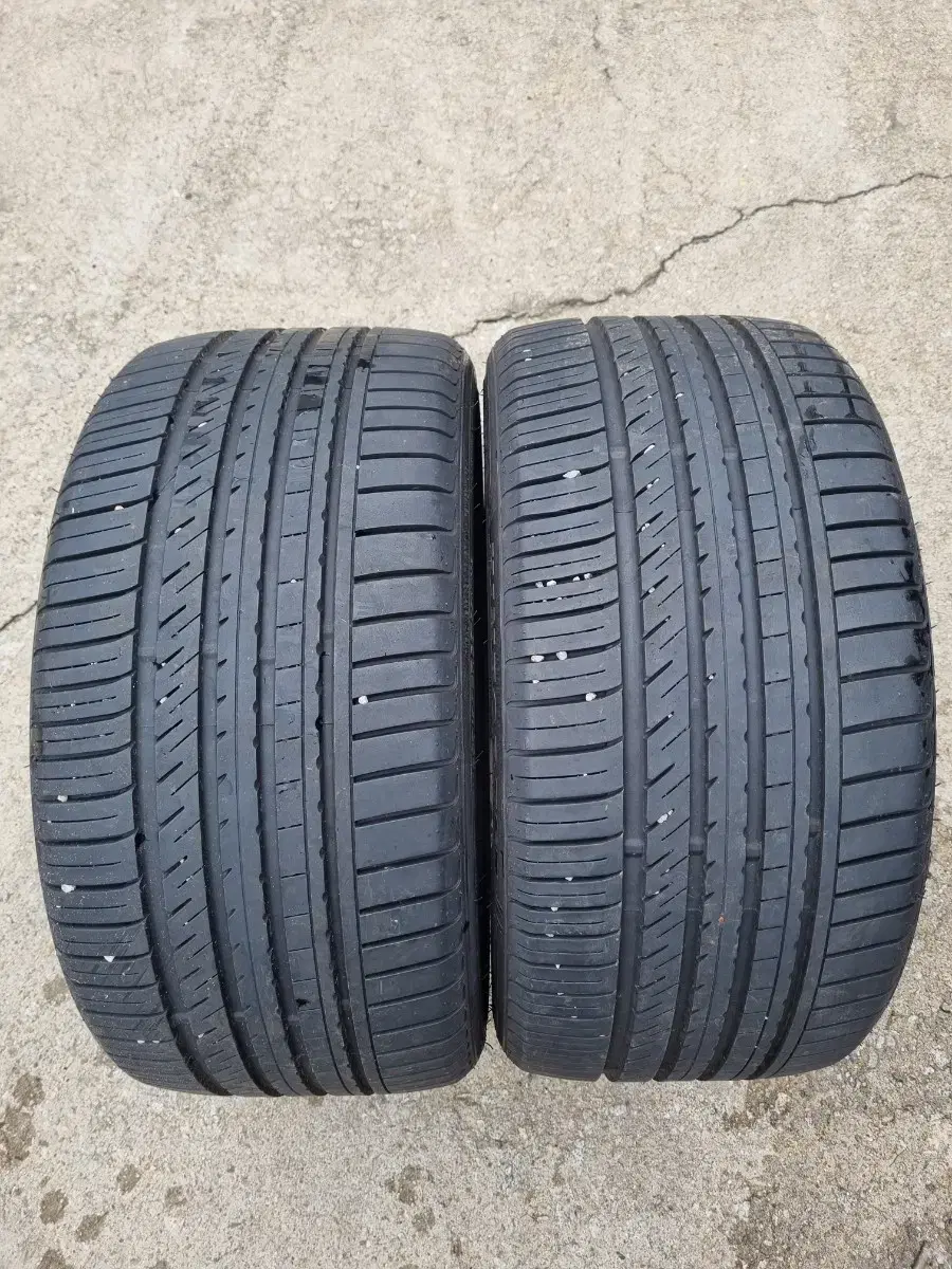 285/30R20 중고타이어 2짝 판매