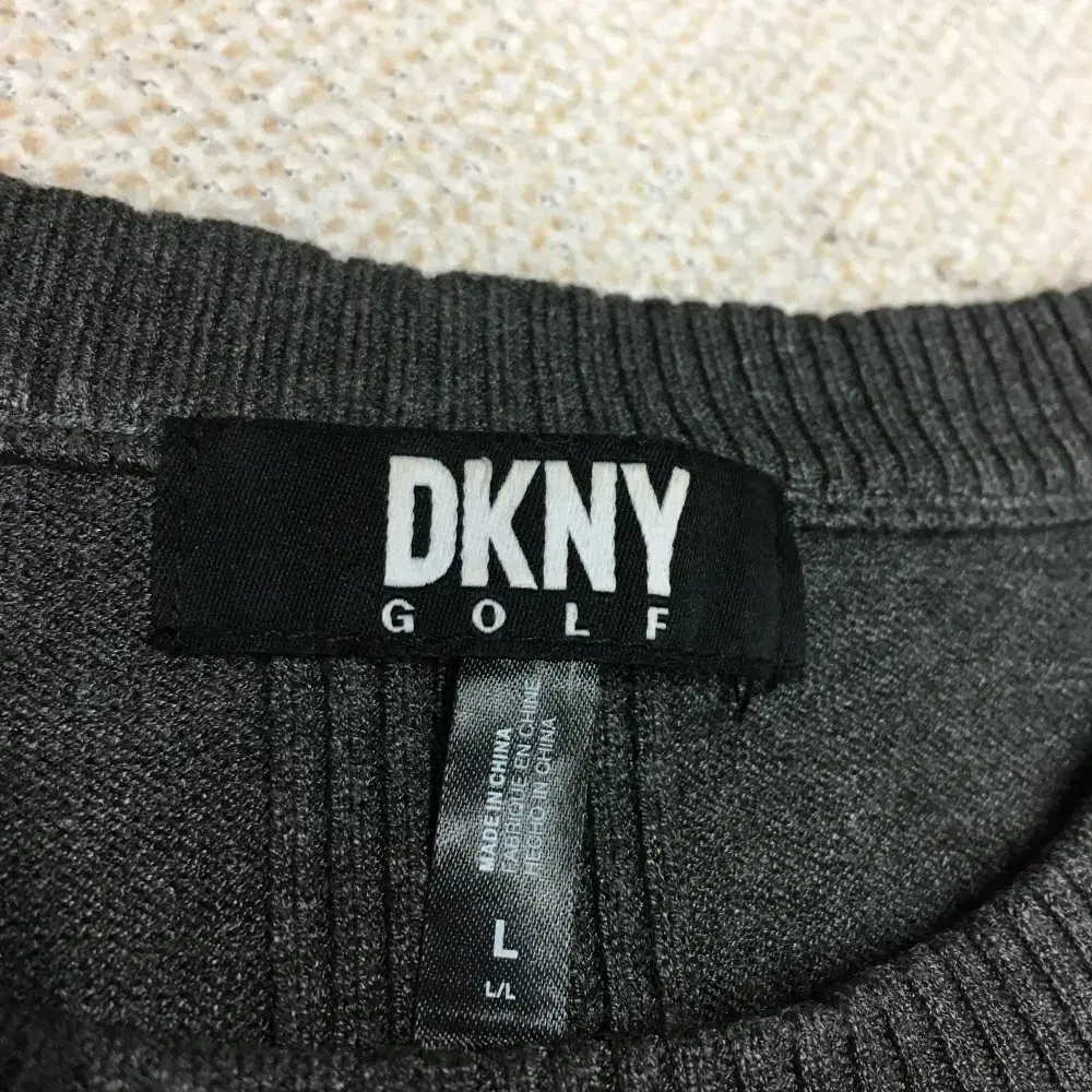 DKNY 라운드넥니트 만원샵 I19