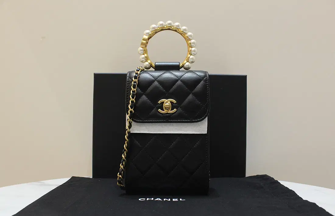 [Used] Chanel broadcast Pearl Handle Chain Phone Holder Crossbody Bag AP2273