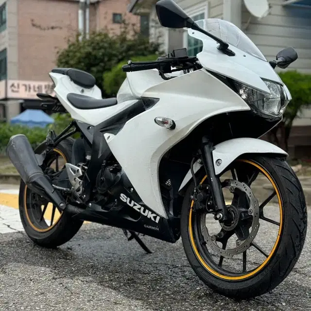 스즈키 gsxr-125 18년식 흰색차량 판매합니다.