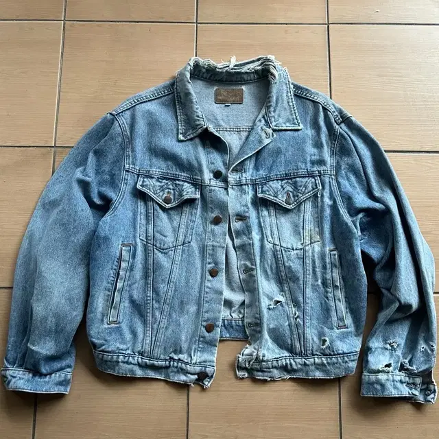 90s wrangler denim jacket