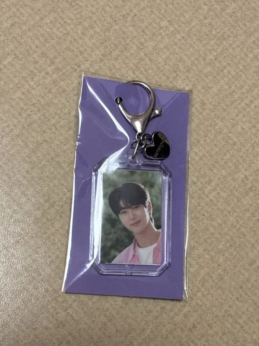 Wooseok Byun sells Yushimol keyring