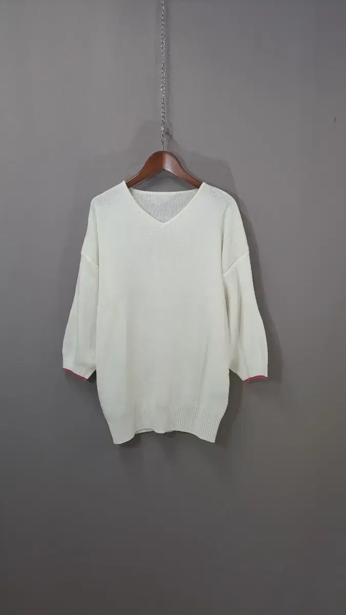 V-neck, 7-sleeve, funky knit