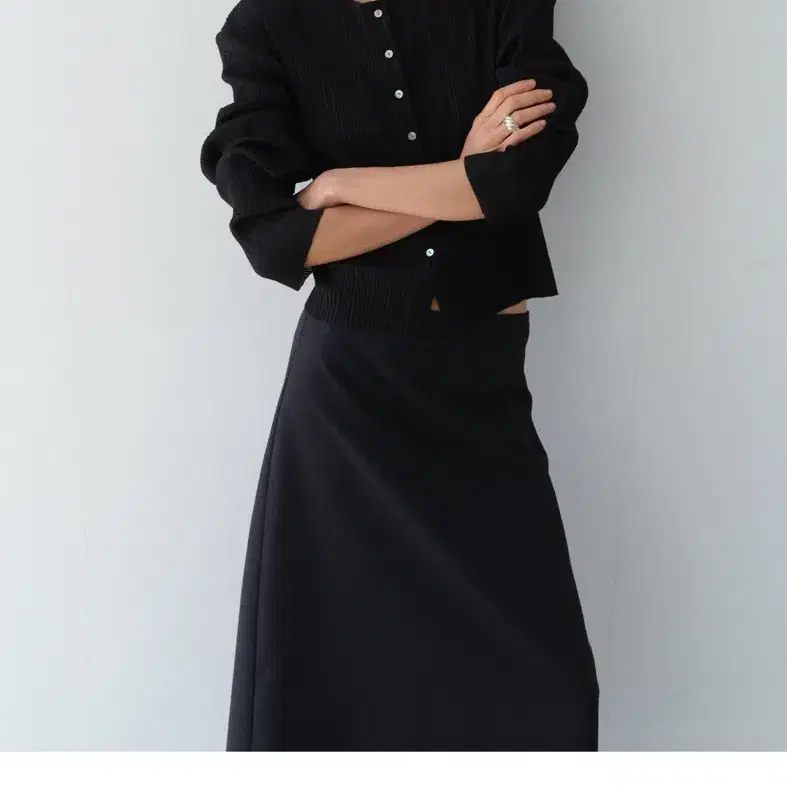 letter 레터 Mela pleats blouse (black)