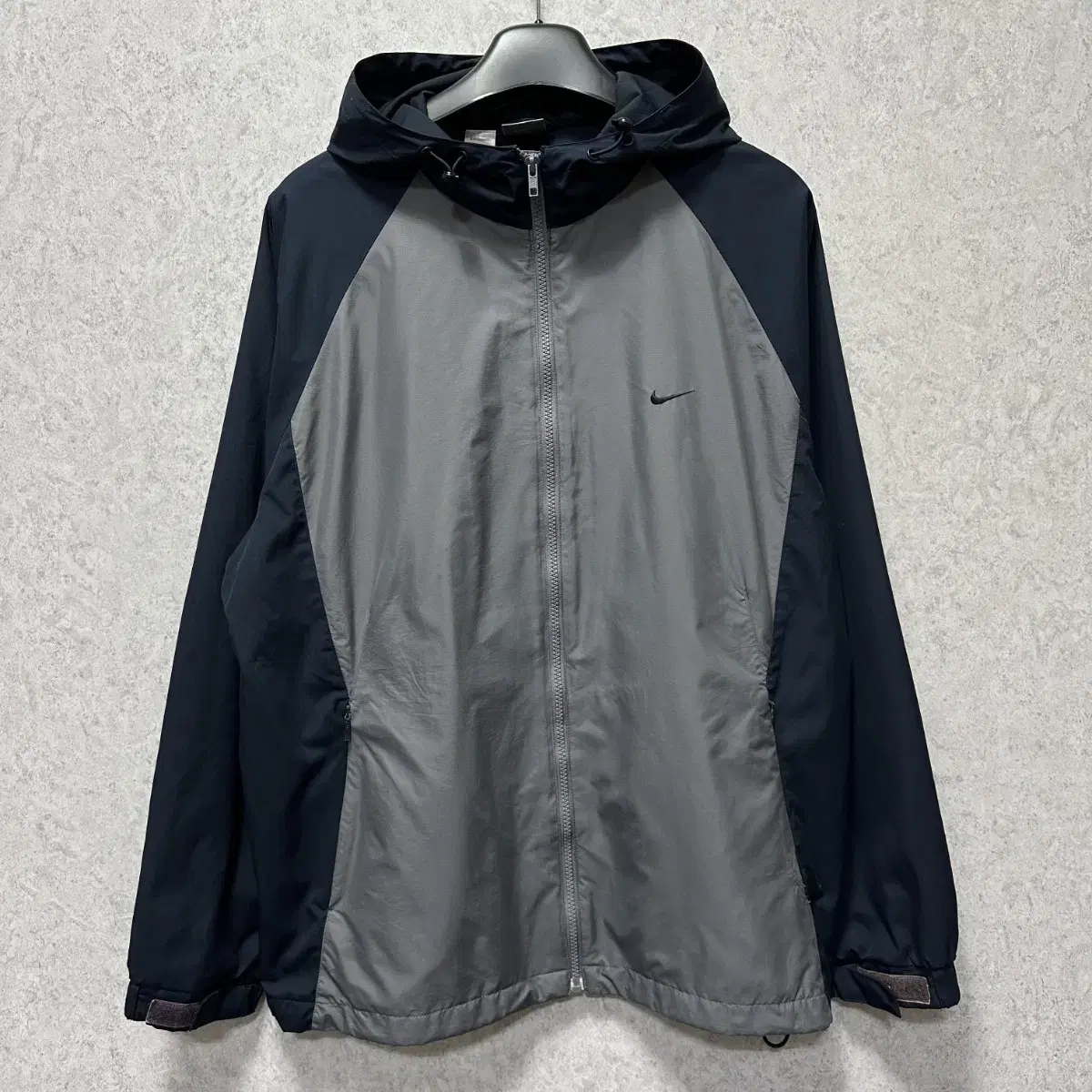 105 Nike Men's Training Zip Up