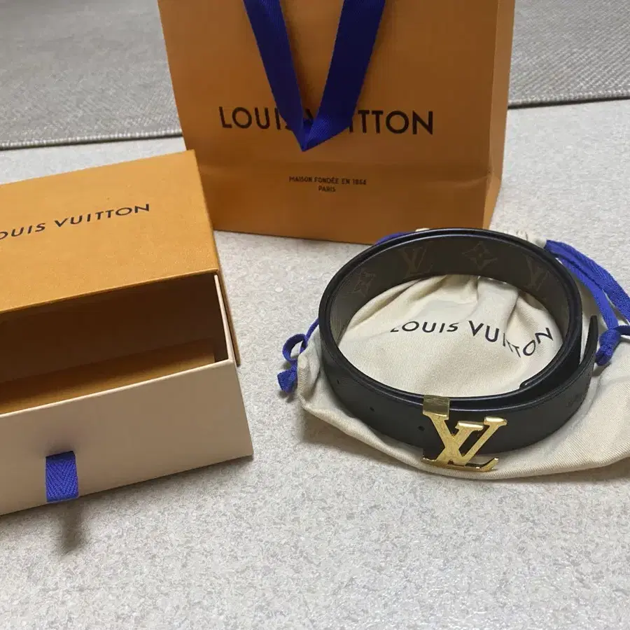 루이비통 여성 LV 이니셜 30mm 리버서블 모노그램 벨트