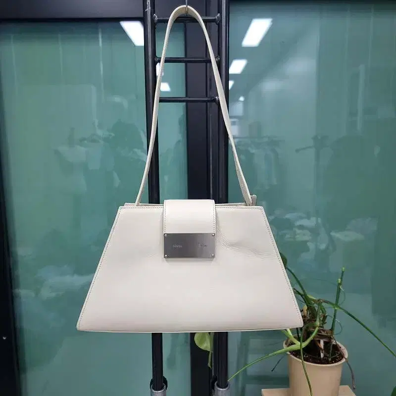 마뗑킴 Matin Kim HALF SQUARE BAG IN BUTTER