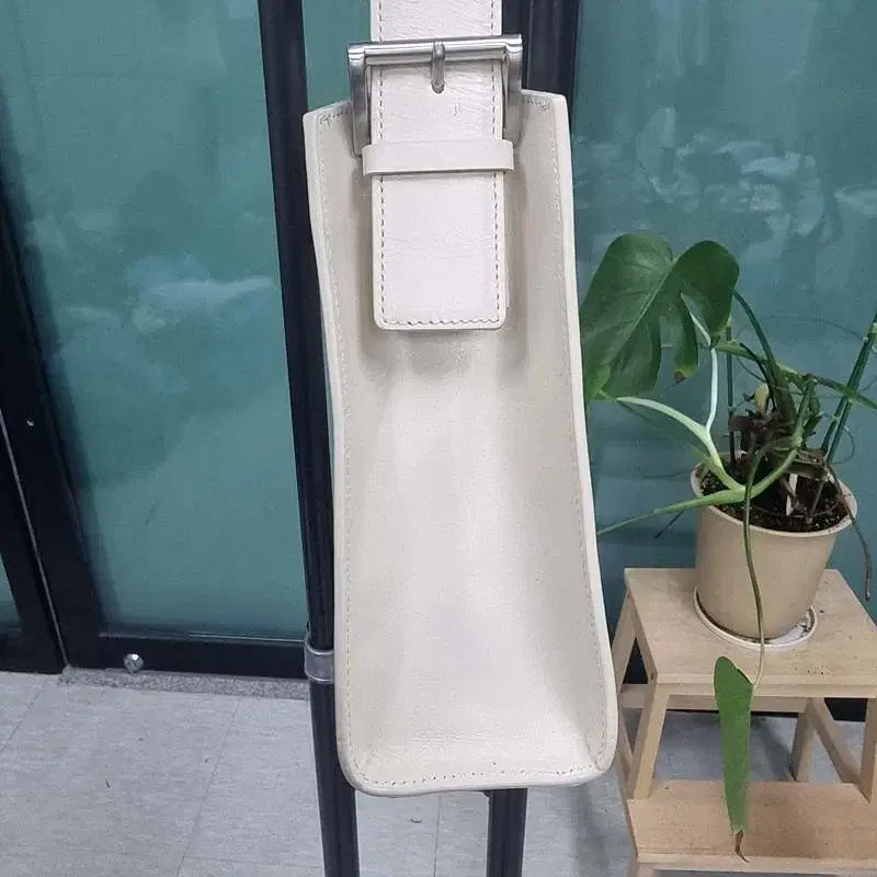 마뗑킴 Matin Kim HALF SQUARE BAG IN BUTTER