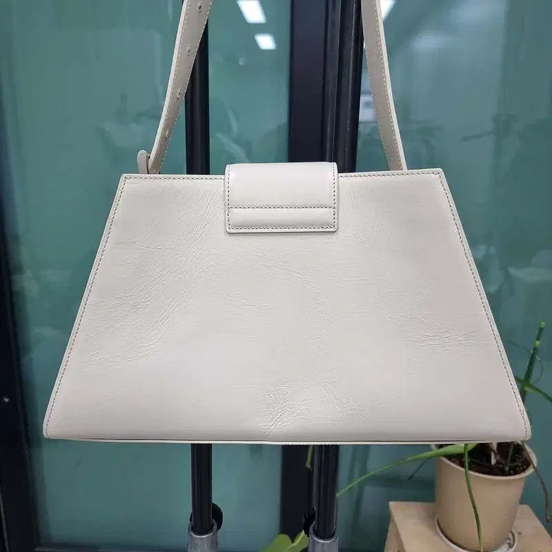 마뗑킴 Matin Kim HALF SQUARE BAG IN BUTTER