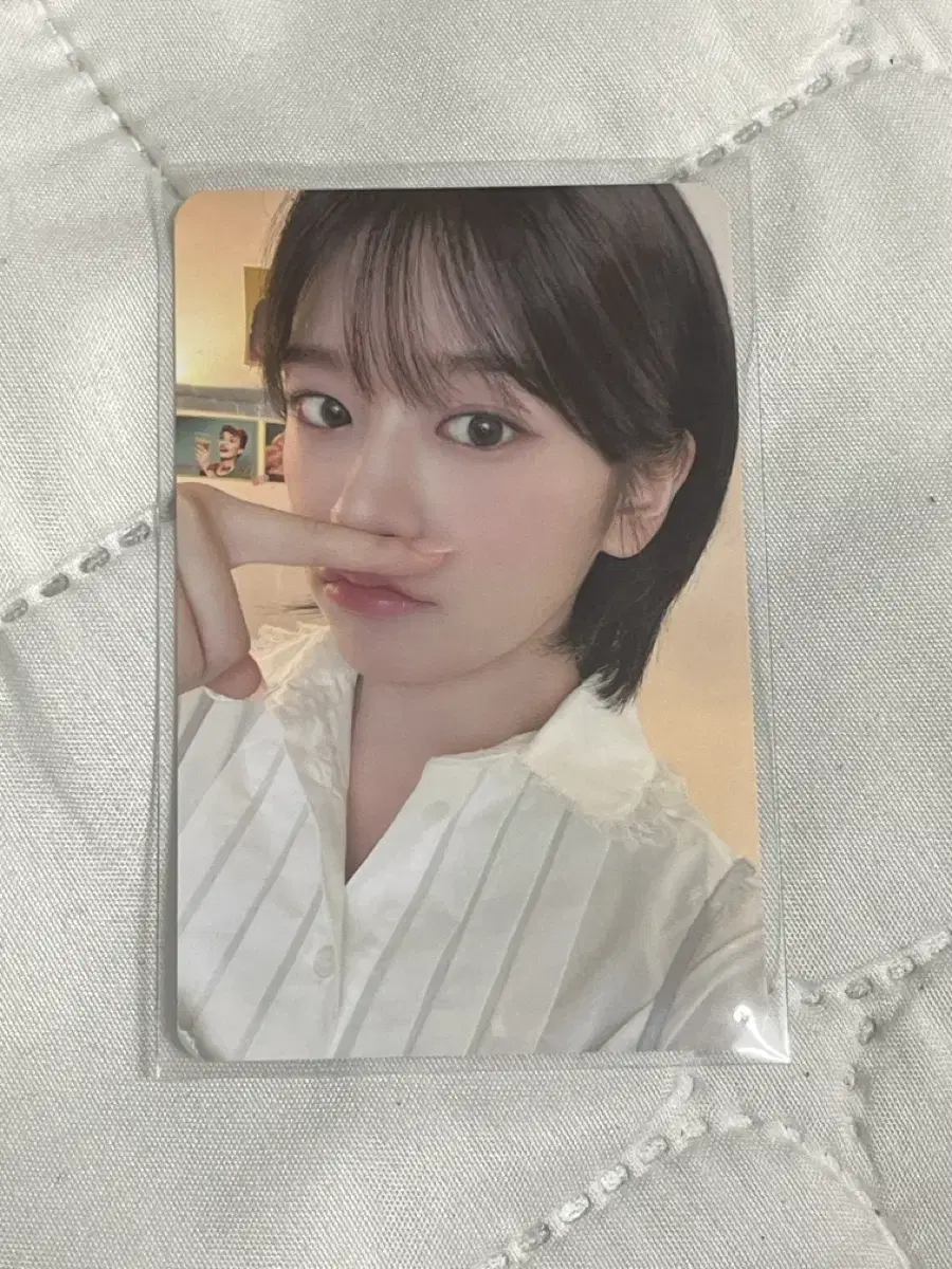 ive yujin 2024seasons greetings photocard