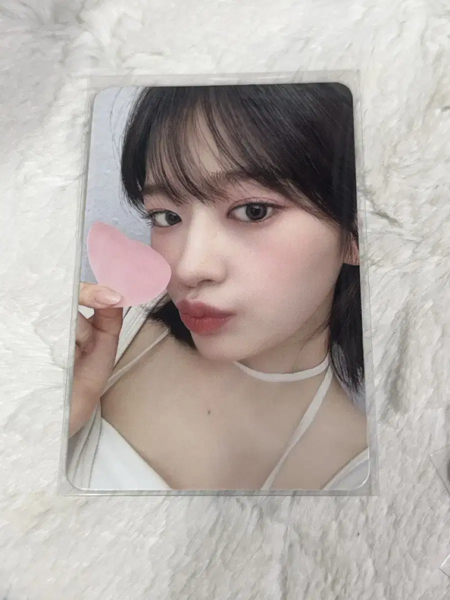 ive yujin 2024 seasons greetings unreleased photocard