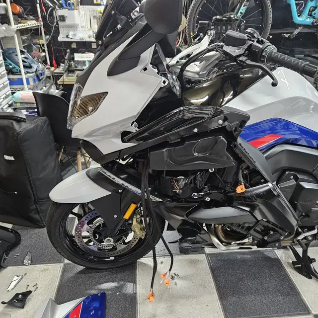 bmw  k1600  오디오튜닝해드립니다.