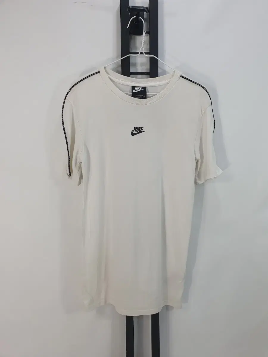 Nike Vahn Tee Logo Detail White XS