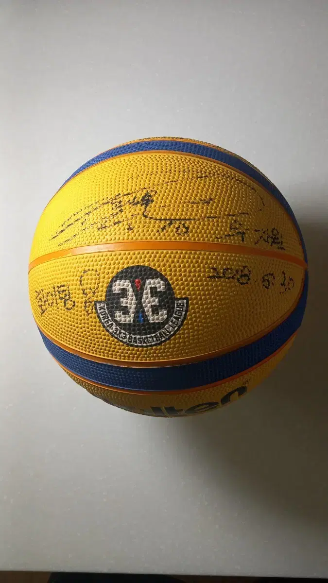 Molten basketball signed by Woo Jiwon