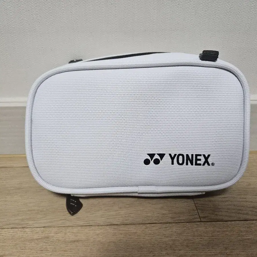 YONEX