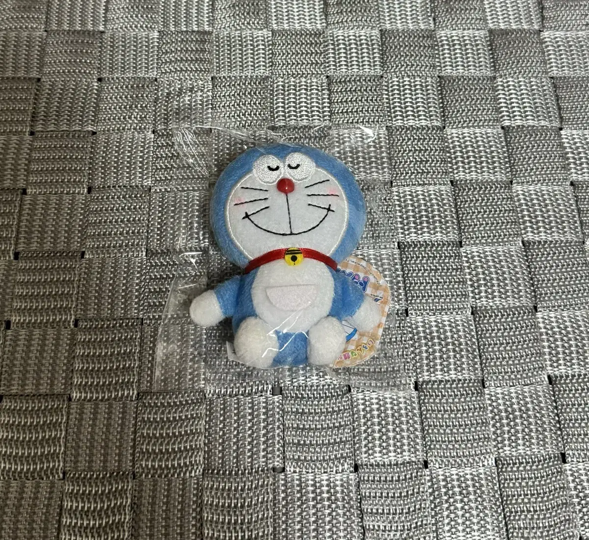 I'm selling my Doraemon doll.