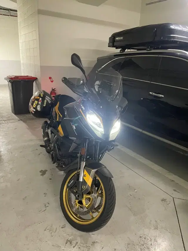 BMW F900XR 오토바이