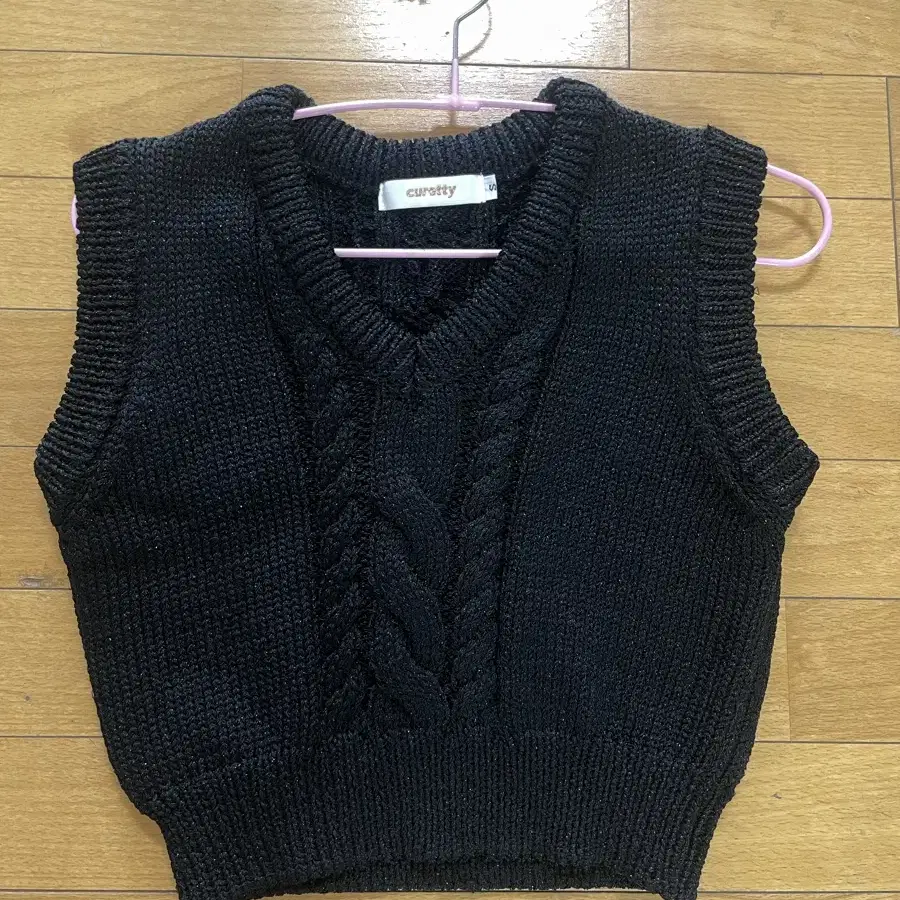 블랙핑크 로제 착용 C CABLE CROP KNIT VEST_BLACK