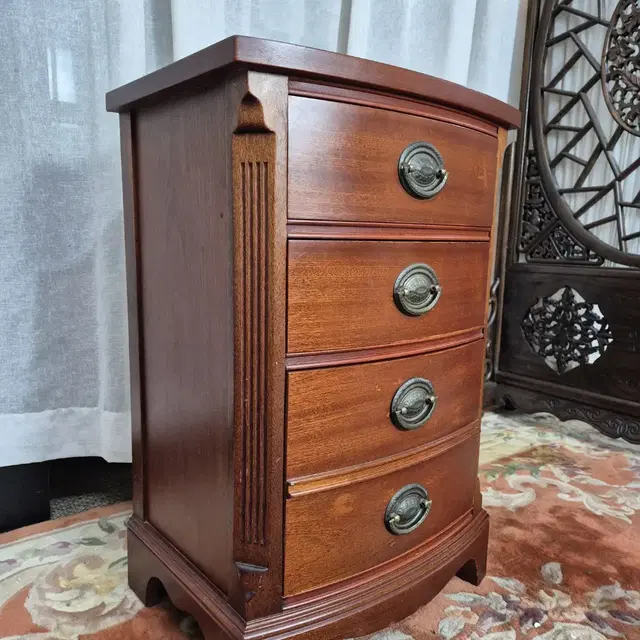 미국 엔틱 3D bedside chest