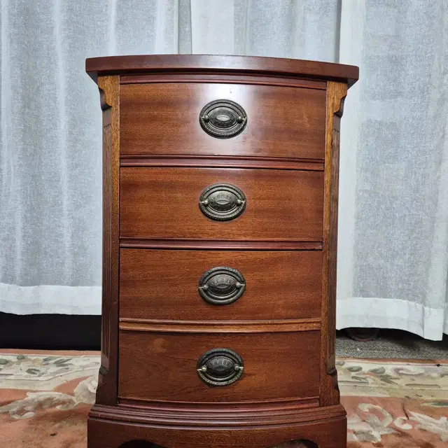 미국 엔틱 3D bedside chest