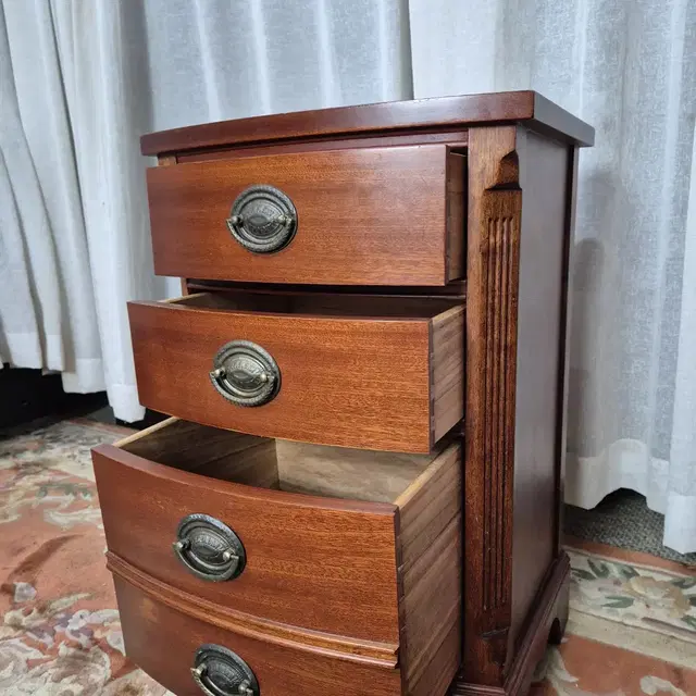 미국 엔틱 3D bedside chest