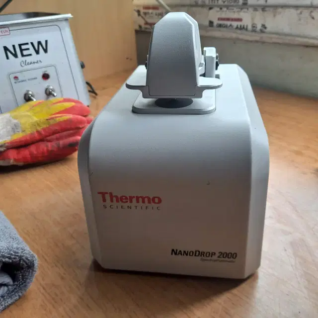 Thermo scientific NANODROP 2000 분광광도계