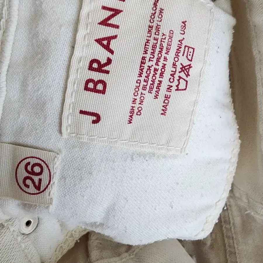 베르사체 티셔츠와 Jbrand 반바지