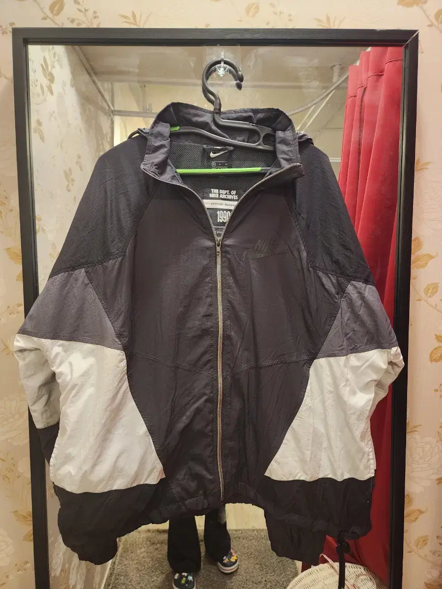 Nike Lihishu Windbreaker size 105