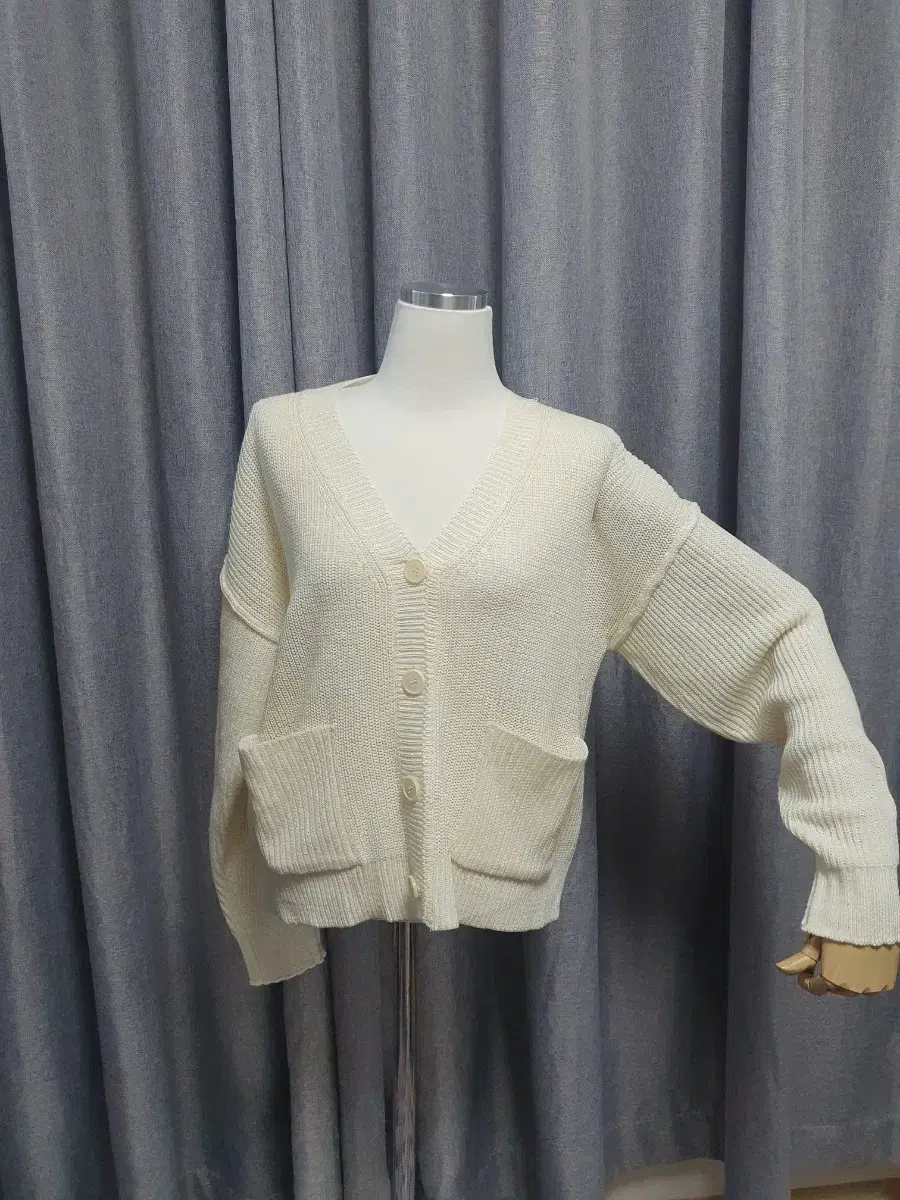 Ivory Posuni Cardigan