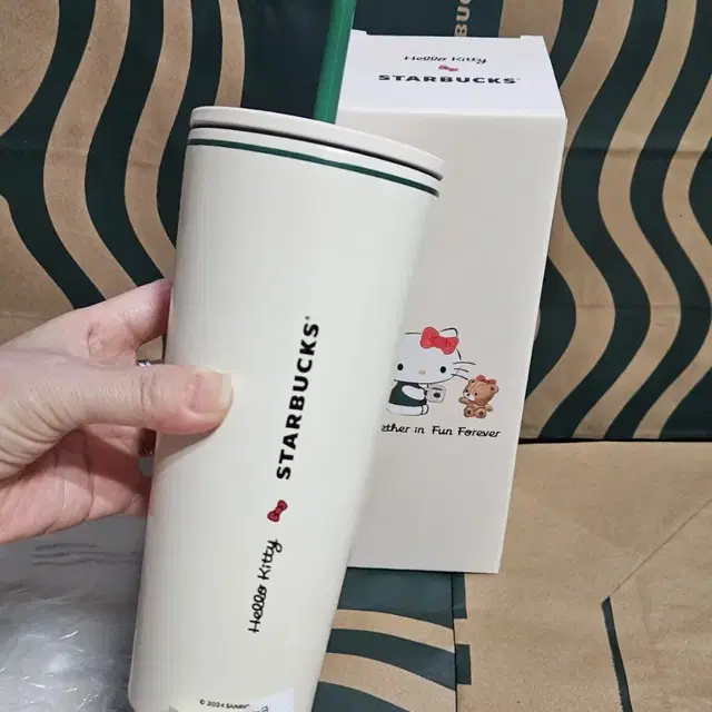 새상품>스타벅스 산리오 콜라보 SS 헬로키티 콜드컵 473ml