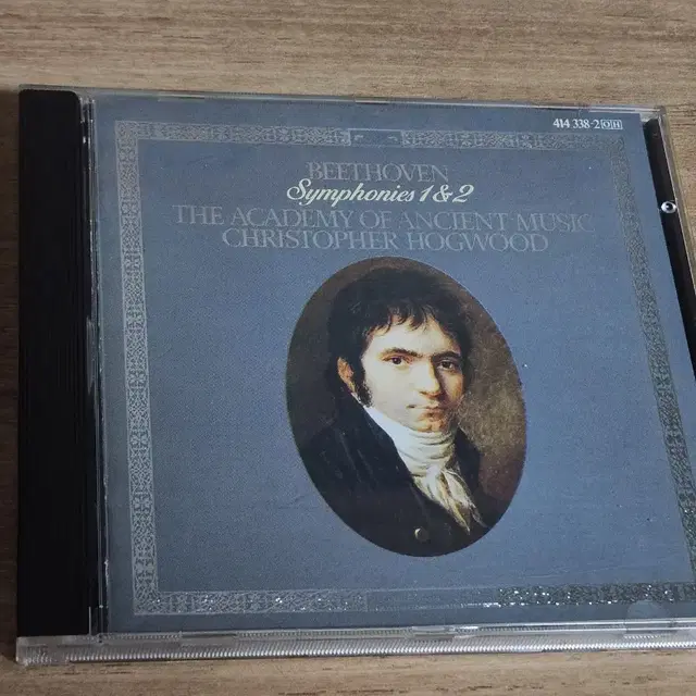 Beethoven: Symphonies 1 & 2 - Hogwood (수