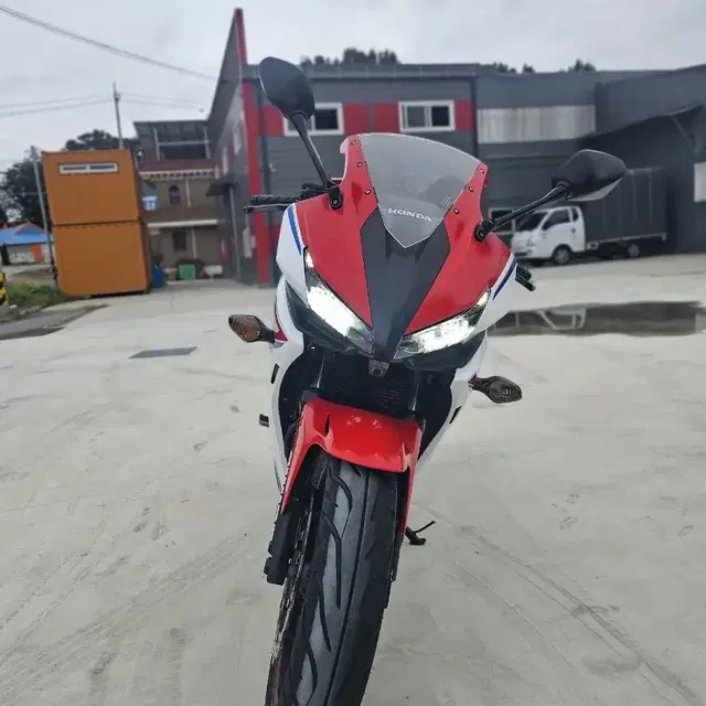 혼다CBR500r  16년식 3만키로 420만원 투채널블박 구변완