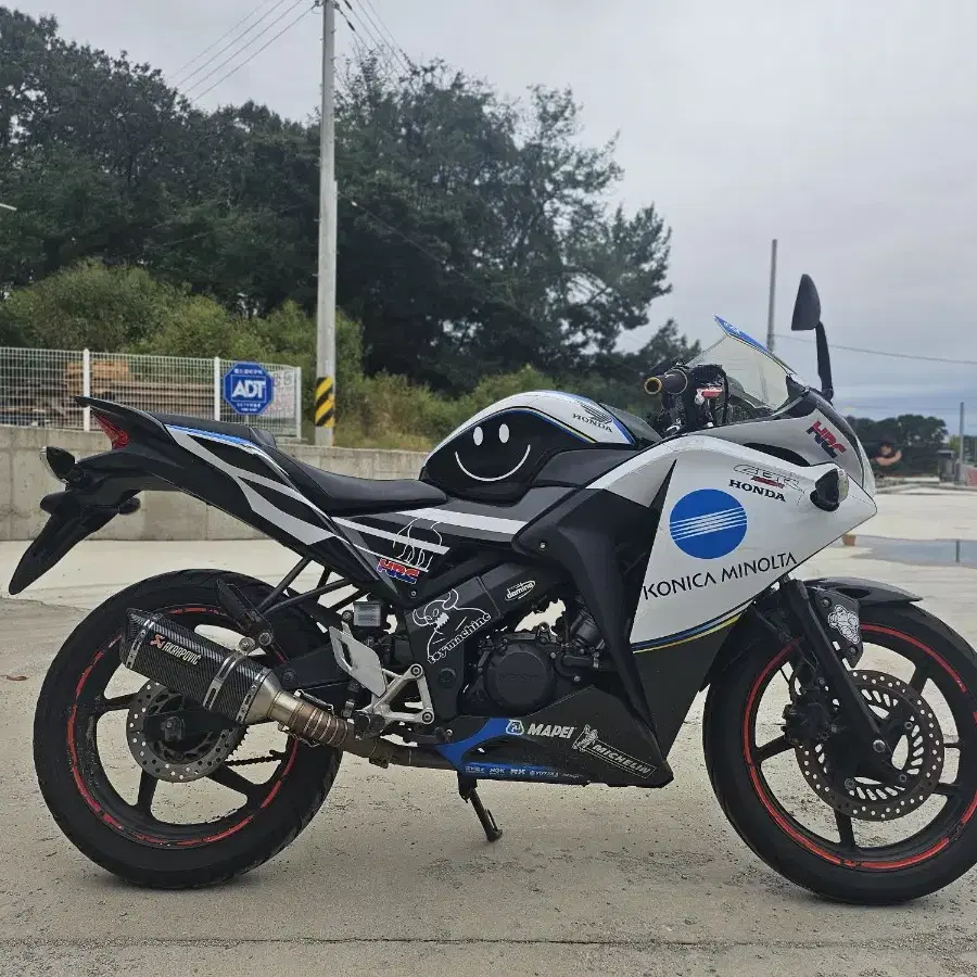 혼다CBR125r  15년식 185만원 구변완  미놀타에디션