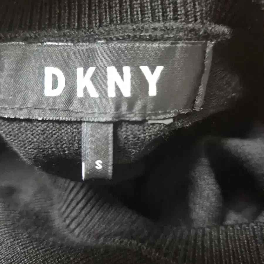 DKNY/디케이엔와이 니트/새상품급/S사이즈