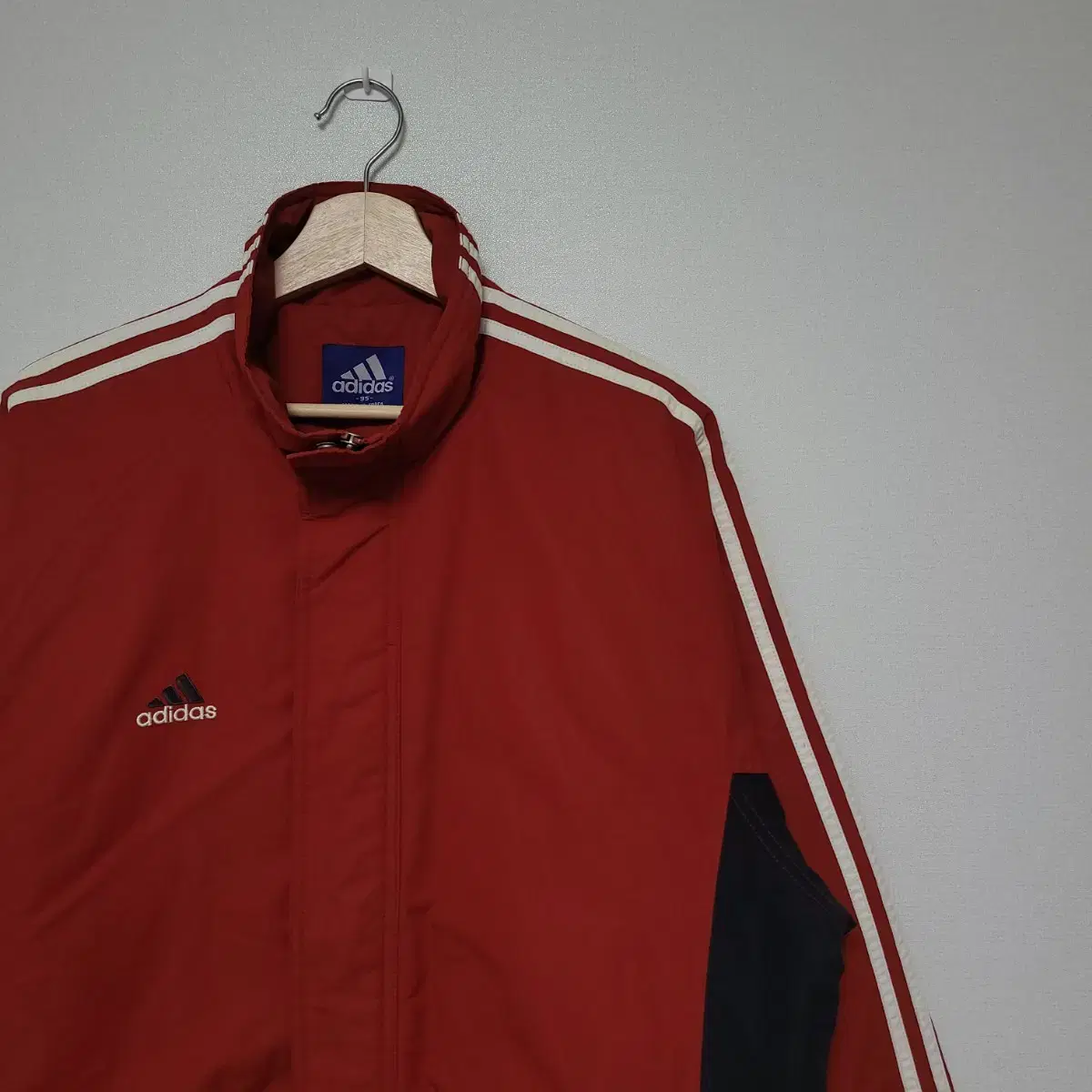 (95) ADIDAS Adidas Old School Europa Padded Windbreaker