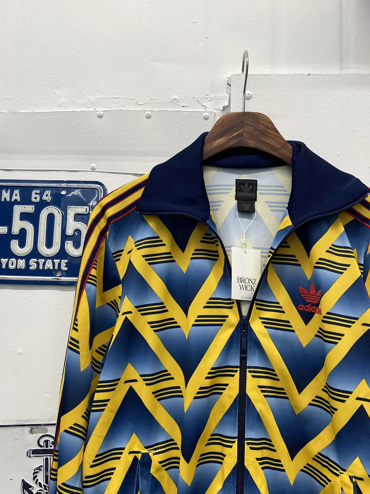 adidas Patterned Zip-Up Jersey (Man L) / [11355]