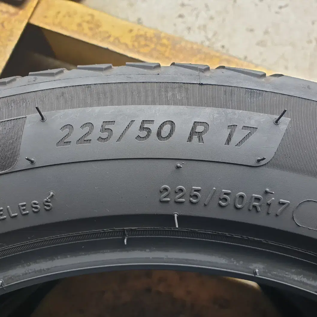 중고타이어 미쉐린타이어 크로스클라이밋2 225/50R17 98Y 2본세트