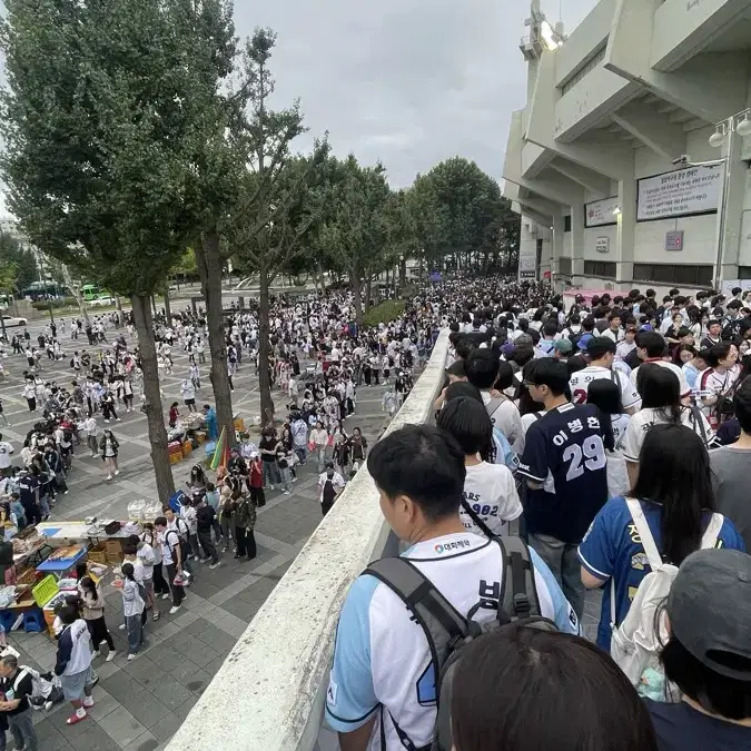 정가양도)9월 21일 2차전 두산 엘지 3루 레드석 225블럭 8열