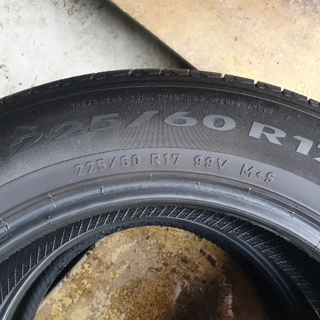 중고타이어 피렐리타이어 P8 FS 225/60R17 99V 2본세트