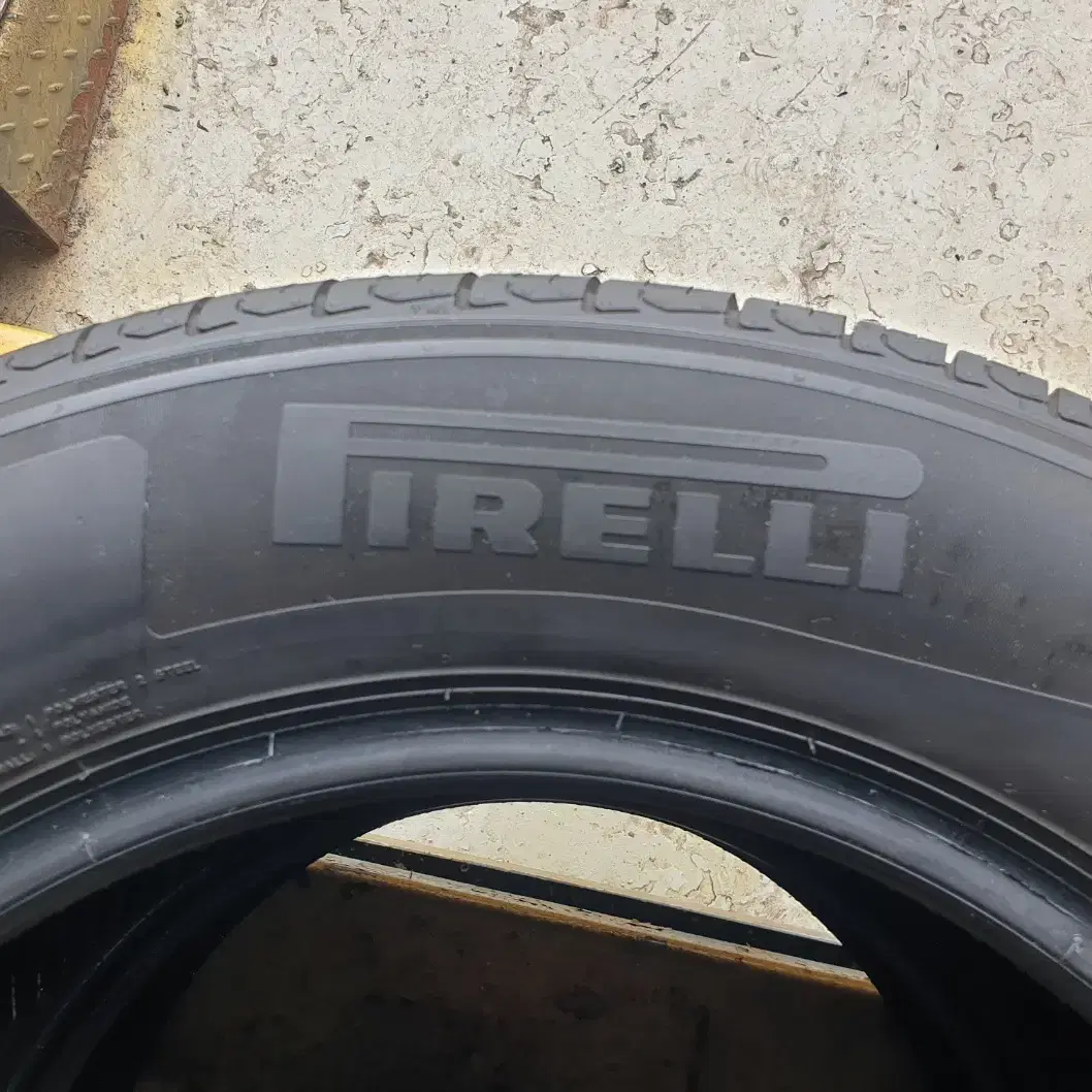 중고타이어 피렐리타이어 P8 FS 225/60R17 99V 2본세트