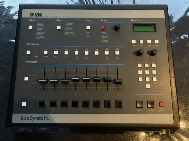 E-mu SP1200 샘플러 드럼머신