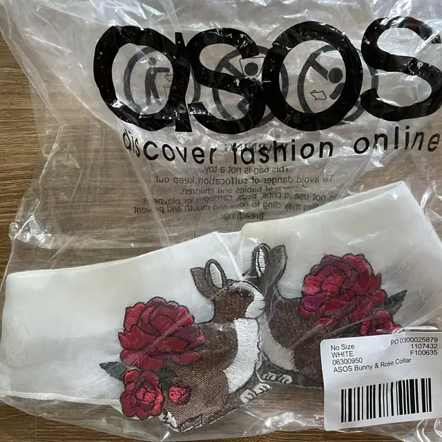 ASOS 아소스 버니앤로즈 칼라빕