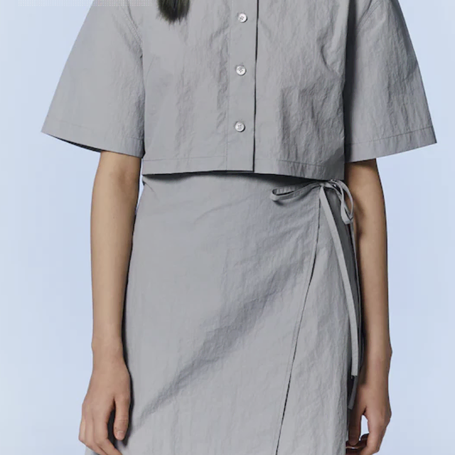 구호플러스 Signature cut-out shirt mini dress