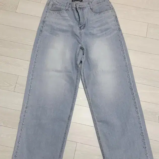 폴리수엠 청바지 STUDDED WASHED JEANS LIGHT