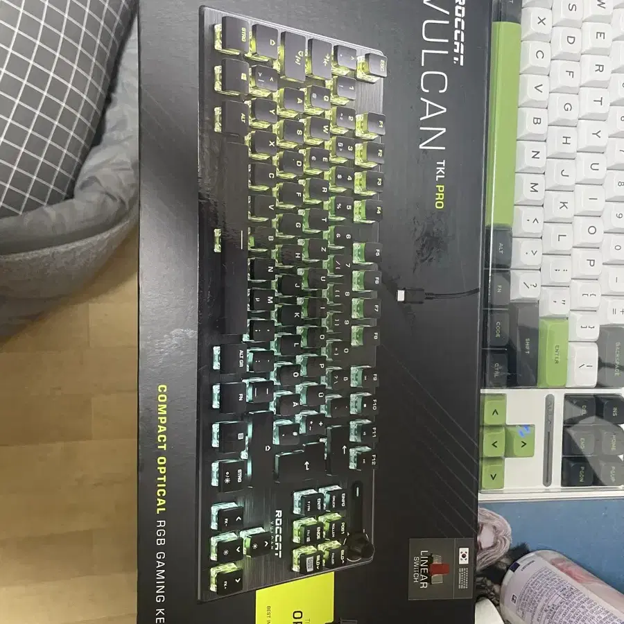 로켓 VULCAN tkl pro 새상품 팝니다