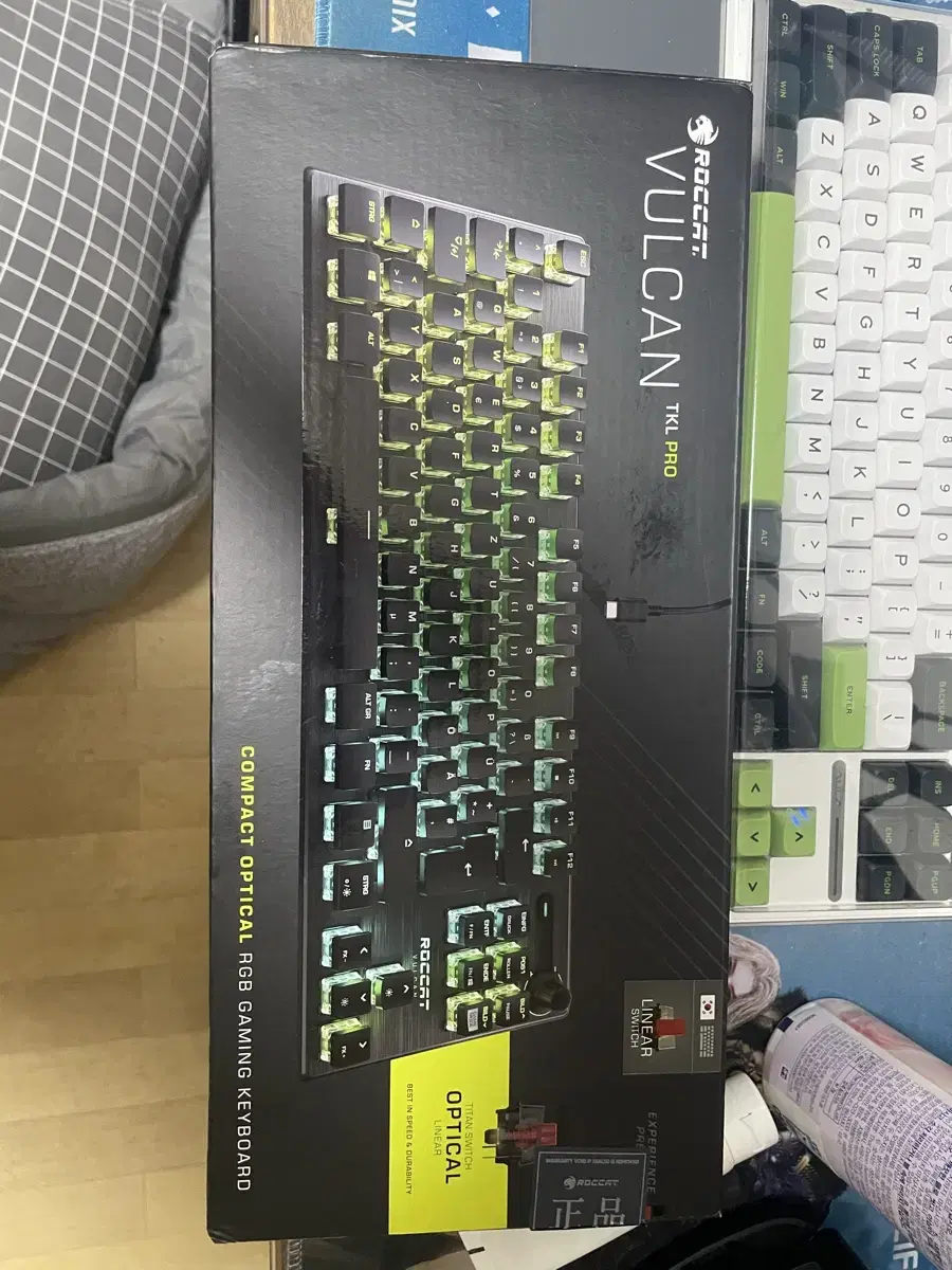 로켓 VULCAN tkl pro 새상품 팝니다