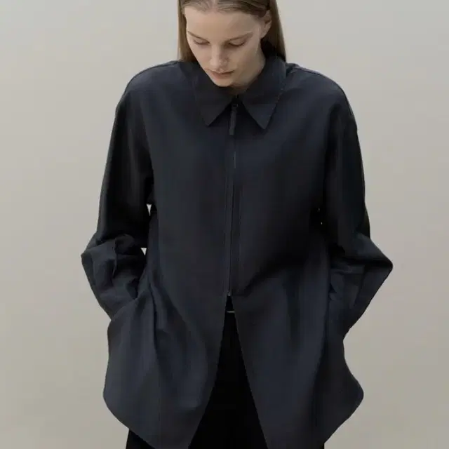 쎄르토 certo silky zip up blouse (charcoal)