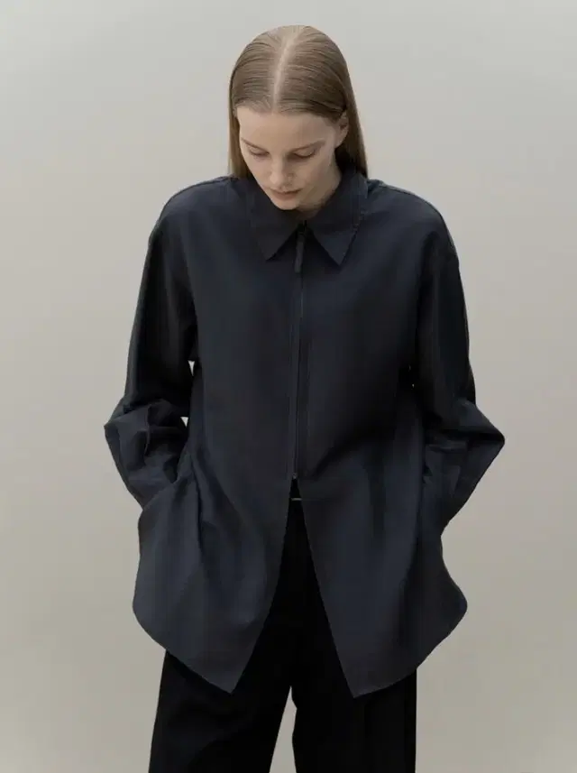 쎄르토 certo silky zip up blouse (charcoal)