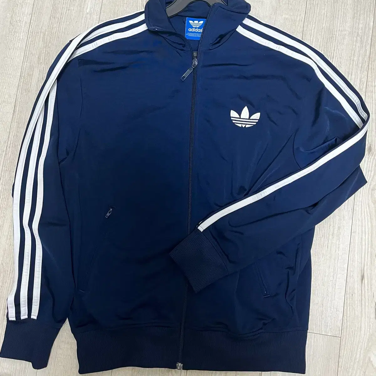 (In excellent condition)Adidas Goofy Bird Navy Jersey sell 100