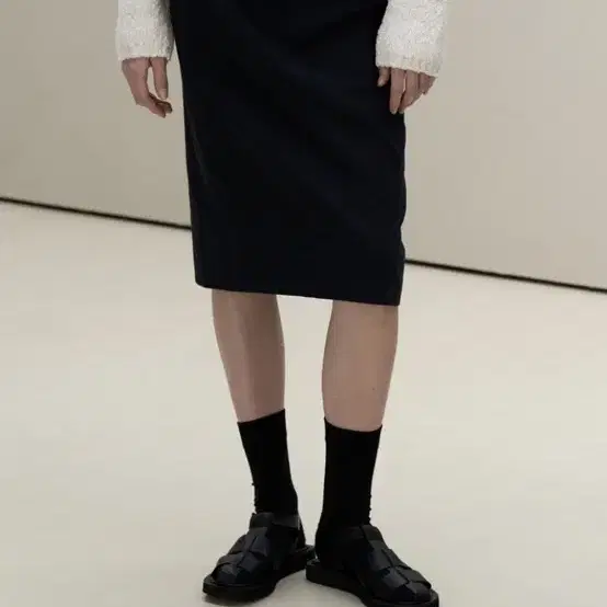 쎄르토 certo Out Pocket Stitch Skirt (Navy)